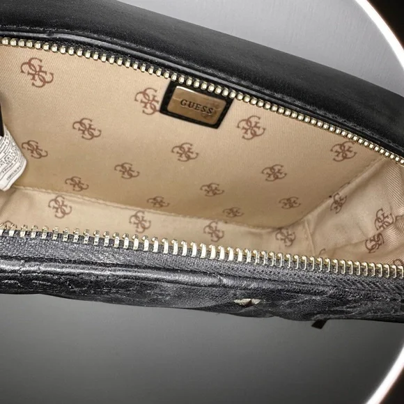 Guess Purse - Picture 4 of 6